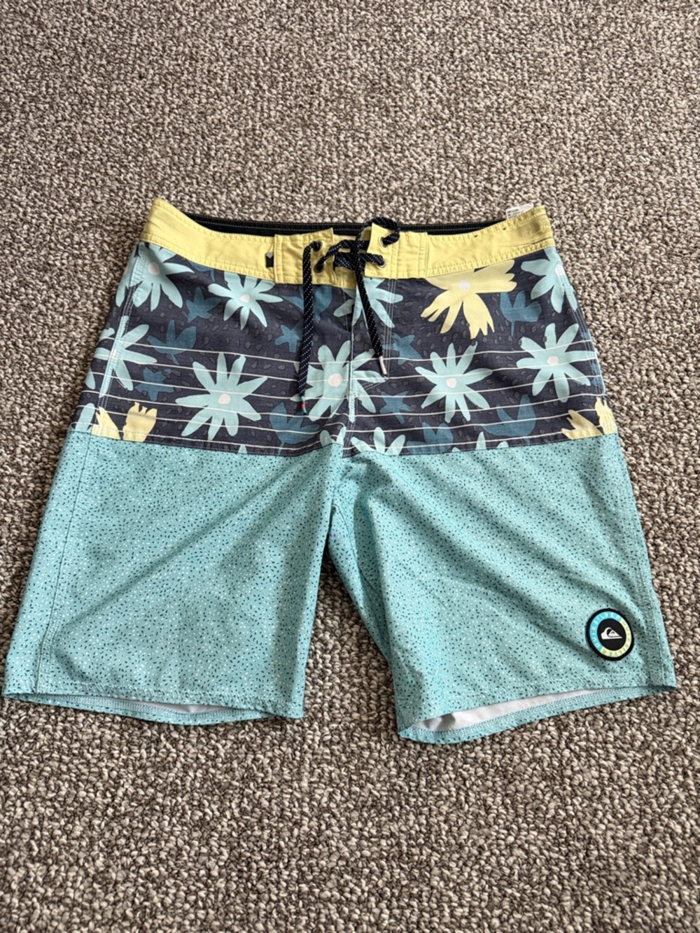Quiksilver Men's Yellow, Teal & Black Floral Colorblock Boardshorts